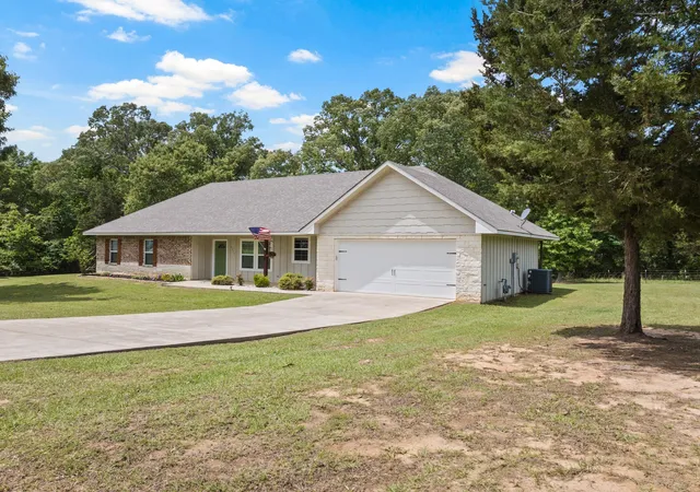 Photo 3 of Single family home for sale at 6775 Ann Dr, Murchison, TX 75778 | MLS# 21246978 | Listing updated on 2026-08-01