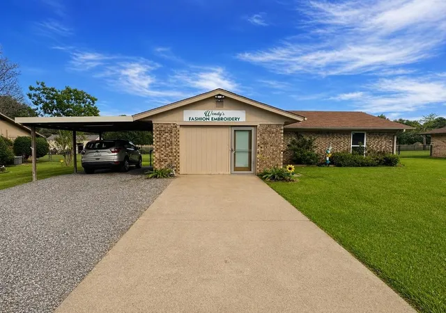 Single family home for sale at 5230 Fm 2495, Athens, TX 75752 | MLS# 21247186