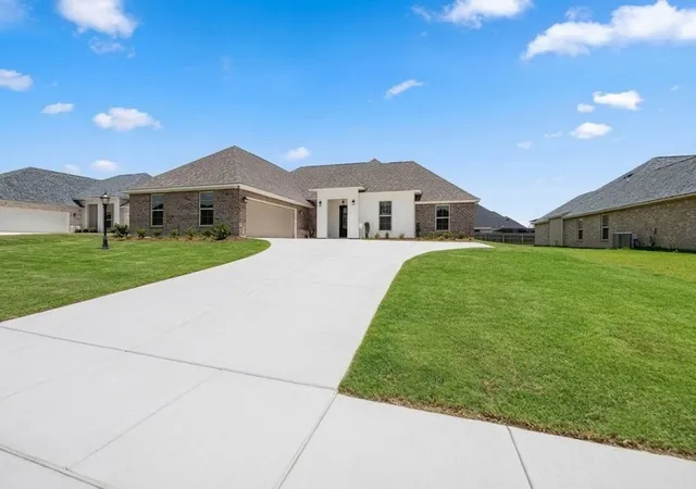 Photo 2 of Sale Pending at 267 Woodcrest Dr, Stonewall, LA 71078 | MLS# 21247325 | Listing updated on 2026-09-14