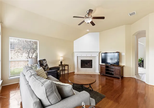 Photo 3 of Single family home for sale at 3724 Ranchman Blvd, Denton, TX 76210 | MLS# 21246102 | Listing updated on 2026-10-04