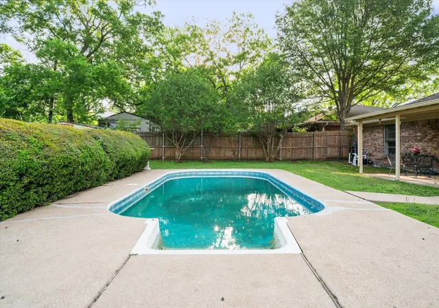 Photo 3 of Single family home for sale at 200 W Garrity St, Corsicana, TX 75110 | MLS# 21247034 | Listing updated on 2026-07-31