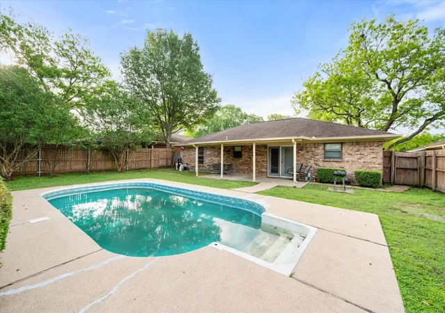 Photo 4 of Single family home for sale at 200 W Garrity St, Corsicana, TX 75110 | MLS# 21247034 | Listing updated on 2026-07-31
