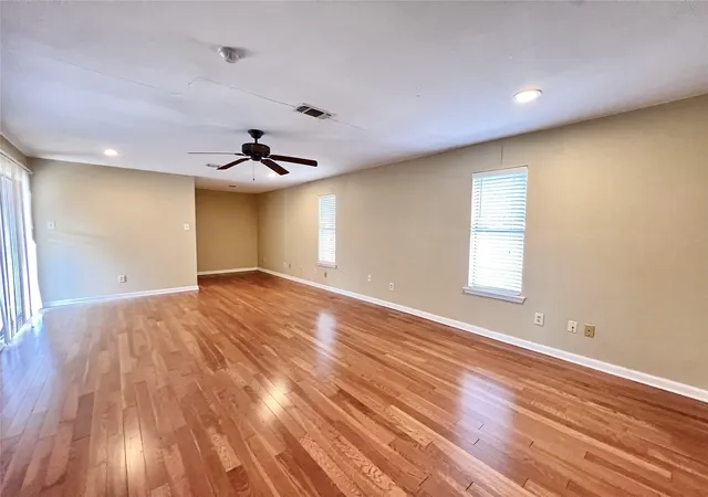 Photo 4 of Single family home for sale at 6206 Aires Dr, Arlington, TX 76001 | MLS# 21243251 | Listing updated on 2026-10-01