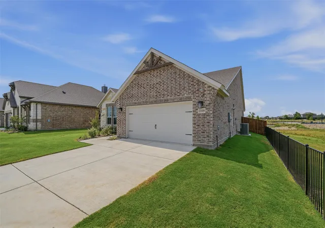 Photo 3 of Single family home for sale at 2109 Bluebird Ln, Anna, TX 75409 | MLS# 21247967 | Listing updated on 2026-09-24