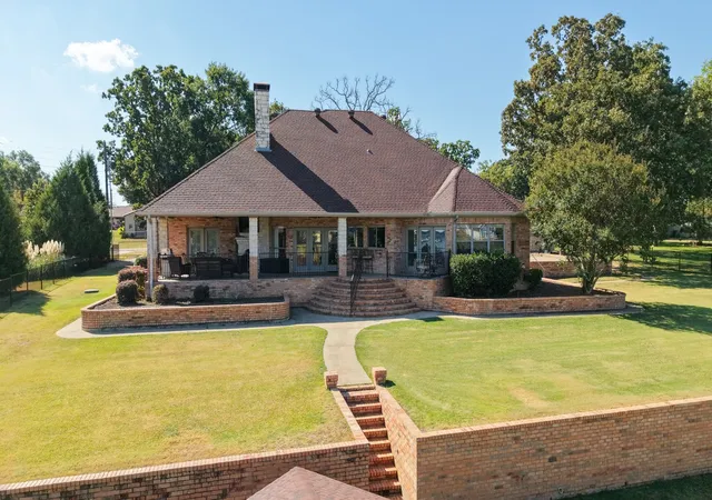 Photo 1 of Single family home for sale at 180 Surls Dr, Mabank, TX 75156 | MLS# 21245140 | Listing updated on 2026-10-01