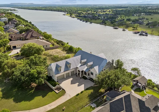 Photo 1 of Single family home for sale at 1400 Lady Amber Ln, Granbury, TX 76049 | MLS# 21240159 | Listing updated on 2026-10-06