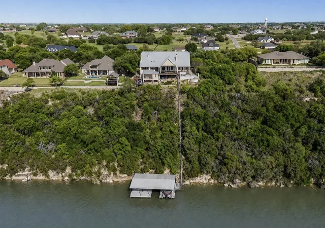 Photo 4 of Single family home for sale at 1400 Lady Amber Ln, Granbury, TX 76049 | MLS# 21240159 | Listing updated on 2026-10-06
