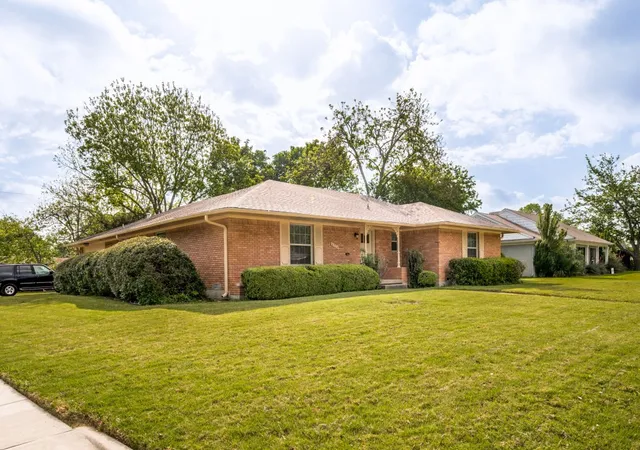 Photo 1 of Single family home for sale at 6224 Berryhill St, Dallas, TX 75231 | MLS# 21248364 | Listing updated on 2026-07-30