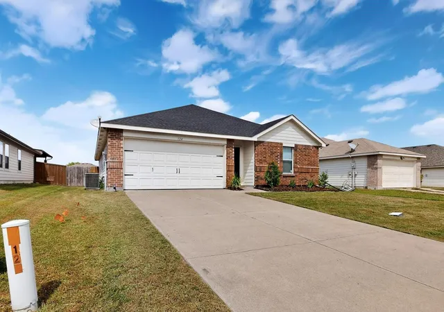 Photo 1 of Single family home for sale at 124 Sandlewood Dr, Terrell, TX 75160 | MLS# 21248427 | Listing updated on 2026-09-12