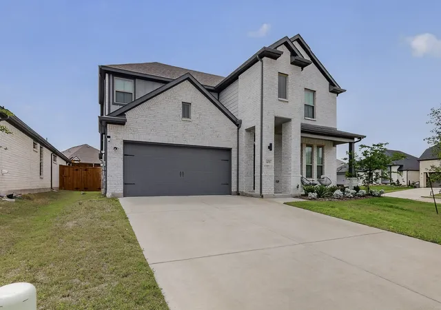 Photo 2 of Single family home for sale at 655 Southern Hills Dr, Red Oak, TX 75154 | MLS# 21244210 | Listing updated on 2026-08-01