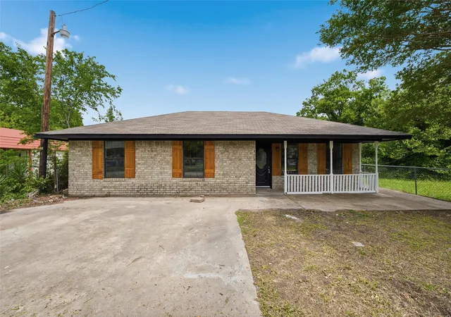 Photo 1 of Single family home for sale at 316 N Elm St, Mart, TX 76664 | MLS# 21248482 | Listing updated on 2026-09-02