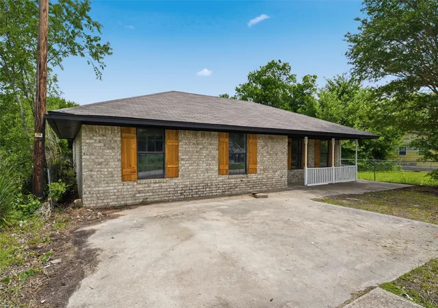 Photo 2 of Single family home for sale at 316 N Elm St, Mart, TX 76664 | MLS# 21248482 | Listing updated on 2026-09-02