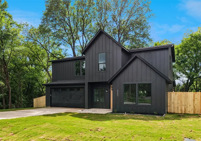Photo 3 of Single family home for sale at 111 Lakeshore Ln, Glenn Heights, TX 75154 | MLS# 21238144 | Listing updated on 2026-09-27