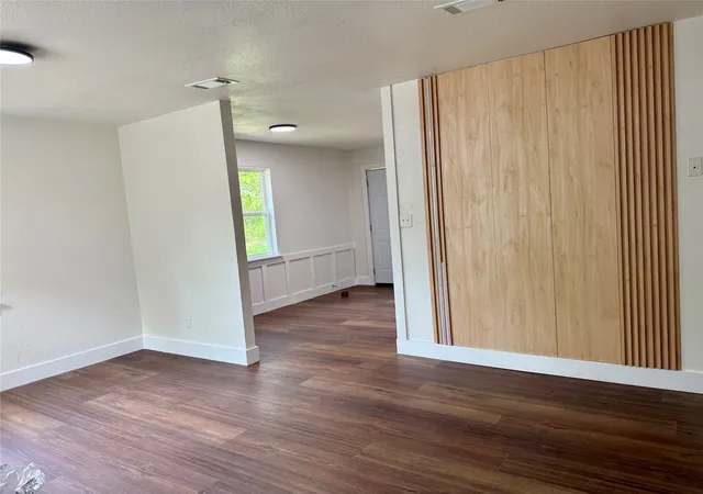 Photo 3 of Single family home for sale at 1114 Blackburn St, Commerce, TX 75428 | MLS# 21238949 | Listing updated on 2026-09-10