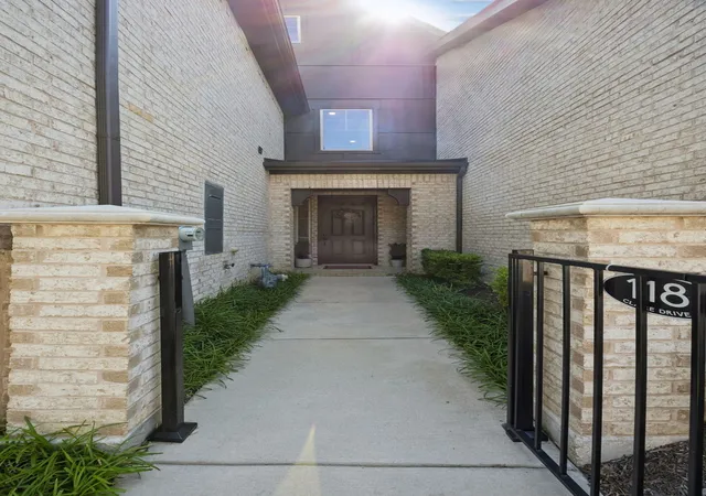Photo 3 of Townhouse for sale at 118 Claire Dr, Roanoke, TX 76262 | MLS# 21233838 | Listing updated on 2026-09-14
