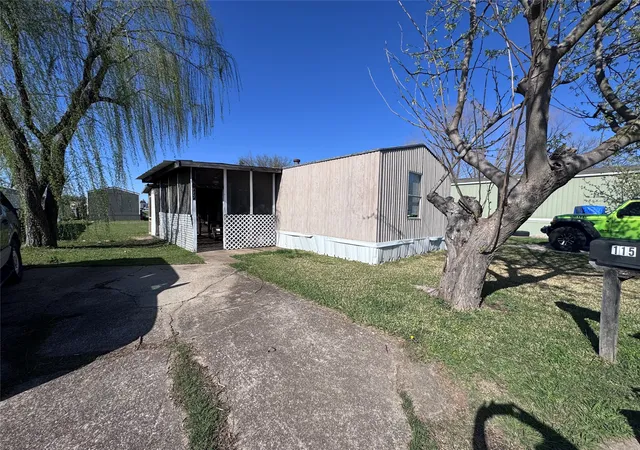 Photo 1 of Manufactured home for sale at 115 Valerie Ln, Knollwood, TX 75092 | MLS# 21248719 | Listing updated on 2026-09-12