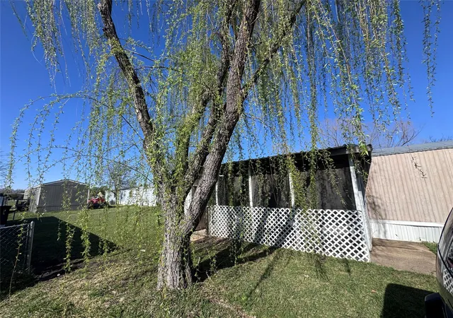 Photo 3 of Manufactured home for sale at 115 Valerie Ln, Knollwood, TX 75092 | MLS# 21248719 | Listing updated on 2026-09-12