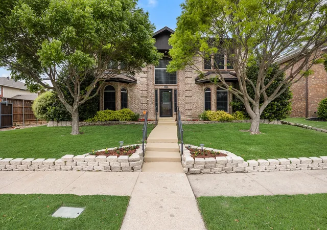 Photo 4 of Sale Pending at 9209 Chimneywood Dr, Rowlett, TX 75089 | MLS# 21237822 | Listing updated on 2026-10-04