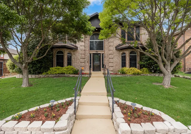 Photo 3 of Sale Pending at 9209 Chimneywood Dr, Rowlett, TX 75089 | MLS# 21237822 | Listing updated on 2026-10-04