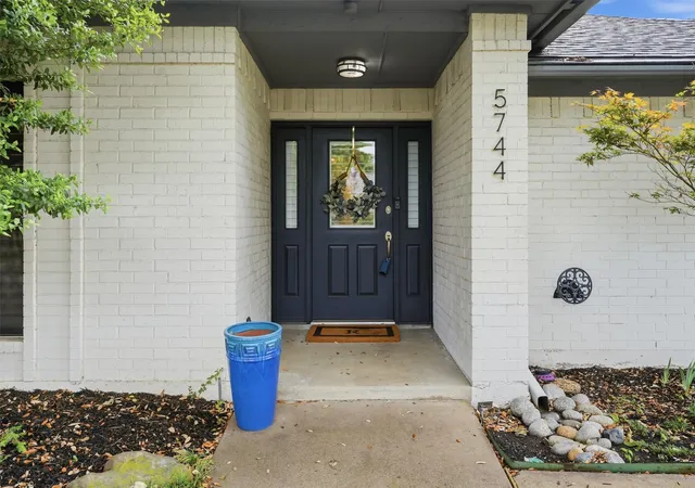 Photo 2 of Sale Pending at 5744 Ledgestone Dr, Fort Worth, TX 76132 | MLS# 21247295 | Listing updated on 2026-09-13