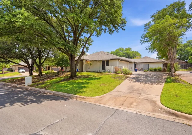 Photo 3 of Sale Pending at 5744 Ledgestone Dr, Fort Worth, TX 76132 | MLS# 21247295 | Listing updated on 2026-09-13