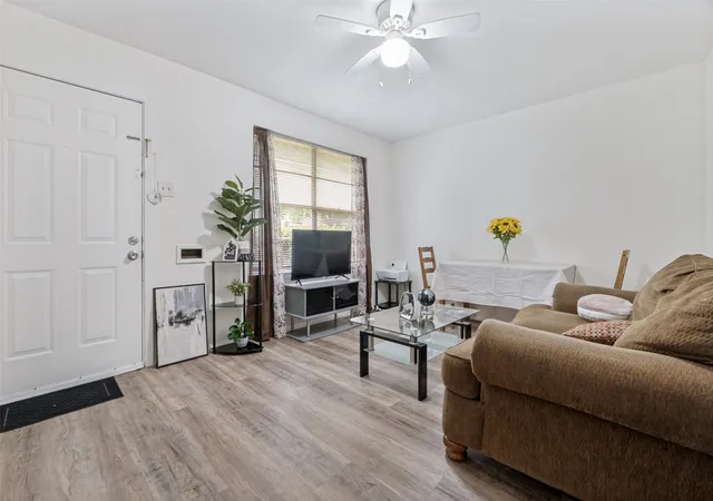Photo 3 of Single family home for sale at 1209 Edgemont Dr, Mesquite, TX 75149 | MLS# 21249074 | Listing updated on 2026-09-11