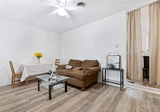 Photo 4 of Single family home for sale at 1209 Edgemont Dr, Mesquite, TX 75149 | MLS# 21249074 | Listing updated on 2026-09-11