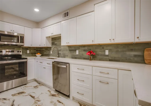 Photo 2 of Condo for sale at 7777 Royal Ln, Dallas, TX 75230 | MLS# 21248815 | Listing updated on 2026-09-13