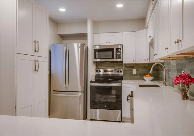 Photo 3 of Condo for sale at 7777 Royal Ln, Dallas, TX 75230 | MLS# 21248815 | Listing updated on 2026-09-13