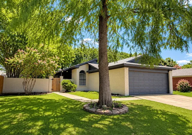 Photo 2 of Single family home for sale at 6816 Fire Hill Dr, Fort Worth, TX 76137 | MLS# 21240068 | Listing updated on 2026-09-11