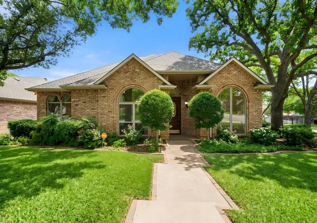 Photo 1 of Sale Pending at 5200 Independence Ave, Arlington, TX 76017 | MLS# 21231138 | Listing updated on 2026-09-14