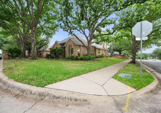 Photo 3 of Sale Pending at 5200 Independence Ave, Arlington, TX 76017 | MLS# 21231138 | Listing updated on 2026-09-14