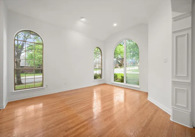 Photo 3 of Sale Pending at 5200 Independence Ave, Arlington, TX 76017 | MLS# 21231138 | Listing updated on 2026-09-14