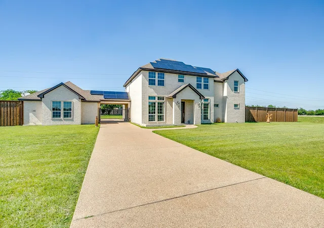 Photo 2 of Single family home for sale at 5400 Posada Dr, Crowley, TX 76036 | MLS# 21245057 | Listing updated on 2026-09-08