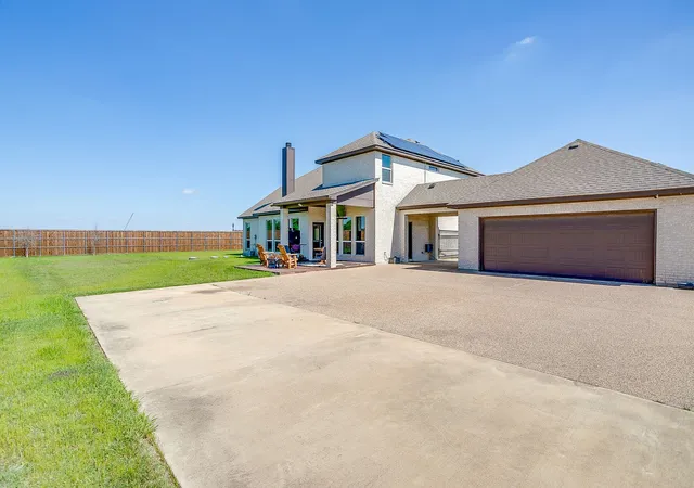 Photo 3 of Single family home for sale at 5400 Posada Dr, Crowley, TX 76036 | MLS# 21245057 | Listing updated on 2026-09-08