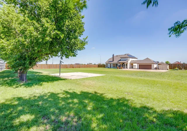 Photo 4 of Single family home for sale at 5400 Posada Dr, Crowley, TX 76036 | MLS# 21245057 | Listing updated on 2026-09-08