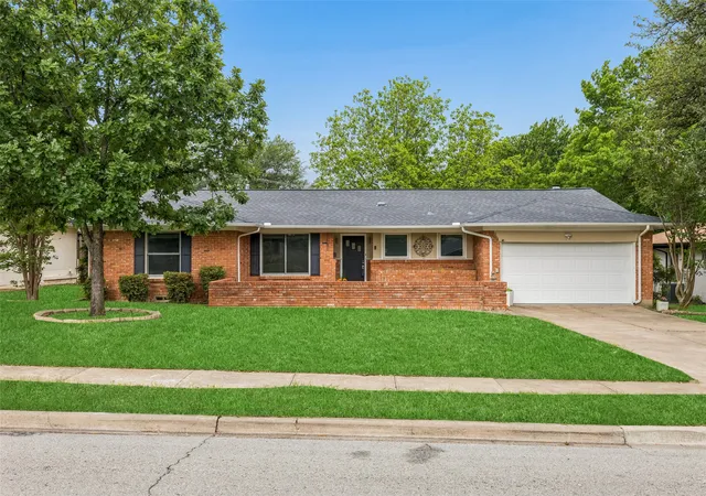 Photo 1 of Single family home for sale at 181 Easton Rd, Dallas, TX 75218 | MLS# 21244137 | Listing updated on 2026-09-12