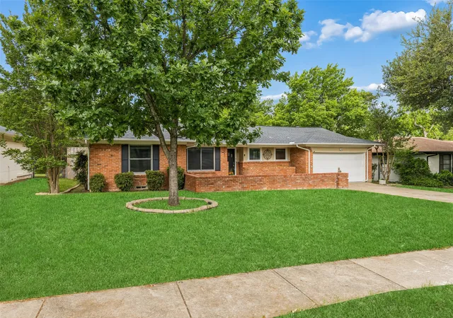 Photo 2 of Single family home for sale at 181 Easton Rd, Dallas, TX 75218 | MLS# 21244137 | Listing updated on 2026-09-12