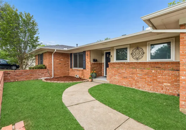 Photo 3 of Single family home for sale at 181 Easton Rd, Dallas, TX 75218 | MLS# 21244137 | Listing updated on 2026-09-12
