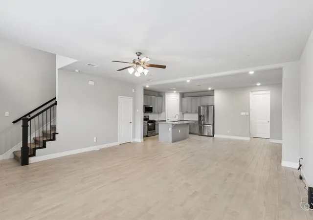 Photo 4 of Townhouse for sale at 911 Ponds Edge Ln, Euless, TX 76040 | MLS# 21236843 | Listing updated on 2026-09-09