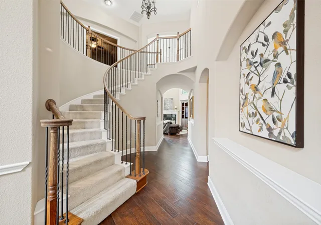 Photo 4 of Single family home for sale at 10172 Bowling Green Dr, Frisco, TX 75035 | MLS# 21245062 | Listing updated on 2026-09-13