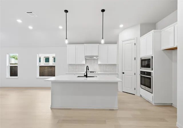 Photo 4 of Single family home for sale at 2904 Alcove Ln, Corinth, TX 76210 | MLS# 21250544 | Listing updated on 2026-09-29