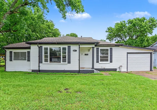 Photo 2 of Single family home for sale at 2610 Hillcrest Ave, Greenville, TX 75402 | MLS# 21246575 | Listing updated on 2026-09-10