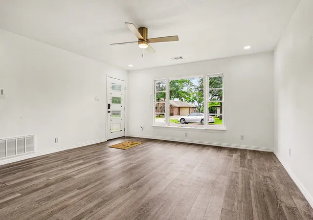 Photo 3 of Single family home for sale at 2610 Hillcrest Ave, Greenville, TX 75402 | MLS# 21246575 | Listing updated on 2026-09-10