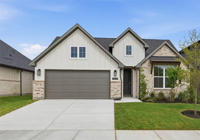 Photo 1 of Sale Pending at 4624 Commack Dr, Fort Worth, TX 76135 | MLS# 21251020 | Listing updated on 2026-09-11