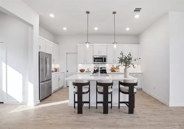 Photo 2 of Sale Pending at 4624 Commack Dr, Fort Worth, TX 76135 | MLS# 21251020 | Listing updated on 2026-09-11