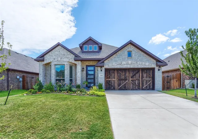 Photo 1 of Sale Pending at 204 Garden Grove Dr, Waxahachie, TX 75165 | MLS# 21250733 | Listing updated on 2026-09-08