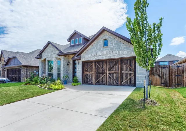 Photo 2 of Sale Pending at 204 Garden Grove Dr, Waxahachie, TX 75165 | MLS# 21250733 | Listing updated on 2026-09-08