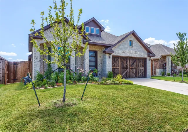 Photo 3 of Sale Pending at 204 Garden Grove Dr, Waxahachie, TX 75165 | MLS# 21250733 | Listing updated on 2026-09-08