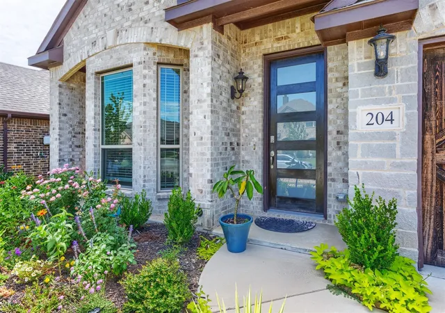 Photo 3 of Sale Pending at 204 Garden Grove Dr, Waxahachie, TX 75165 | MLS# 21250733 | Listing updated on 2026-09-08